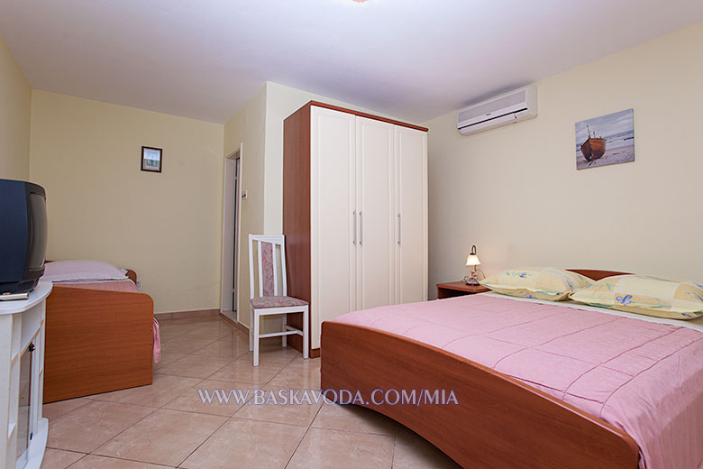 Apartments Mia, Baška Voda - bedroom
