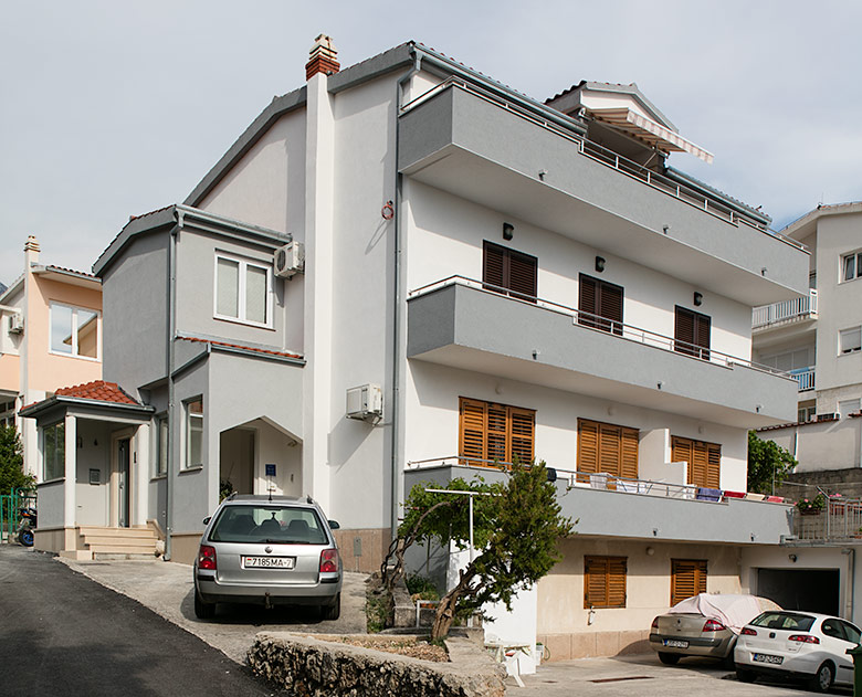 apartments Biri, Baška Voda - house, parking
